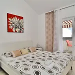 And Anika فندق مبيت وإفطار زادار