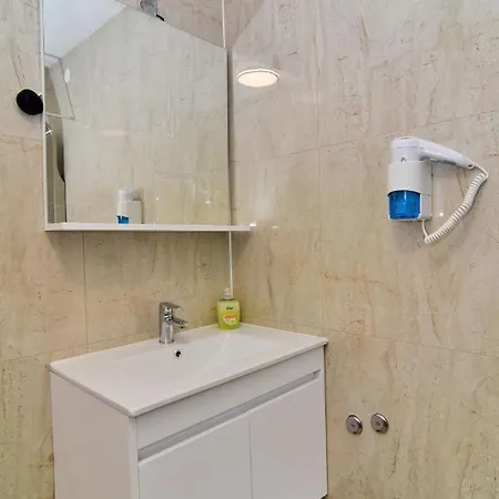 Apartments&rooms Anika 3*