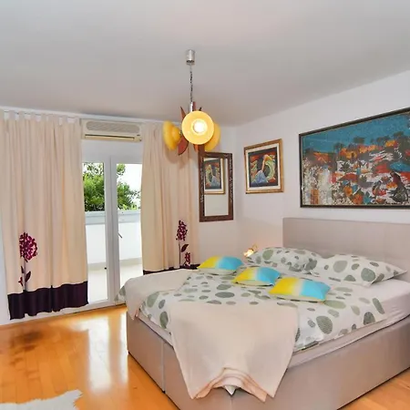 Alojamento de Acomodação e Pequeno-almoço And Anika