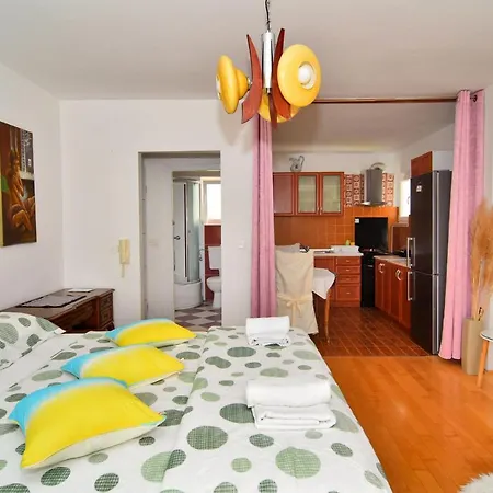 Apartments&rooms Anika 3*